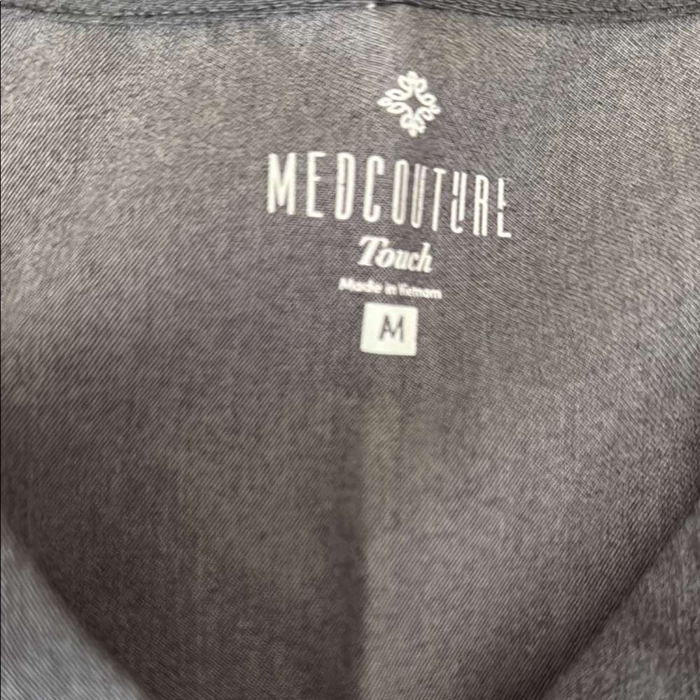 Med Couture Charcoal V-Neck Scrub Top and Joggers - Picture 4 of 5